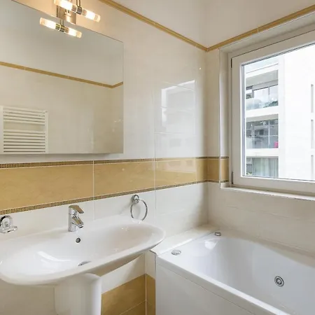 Prestige Du Lac 34 *